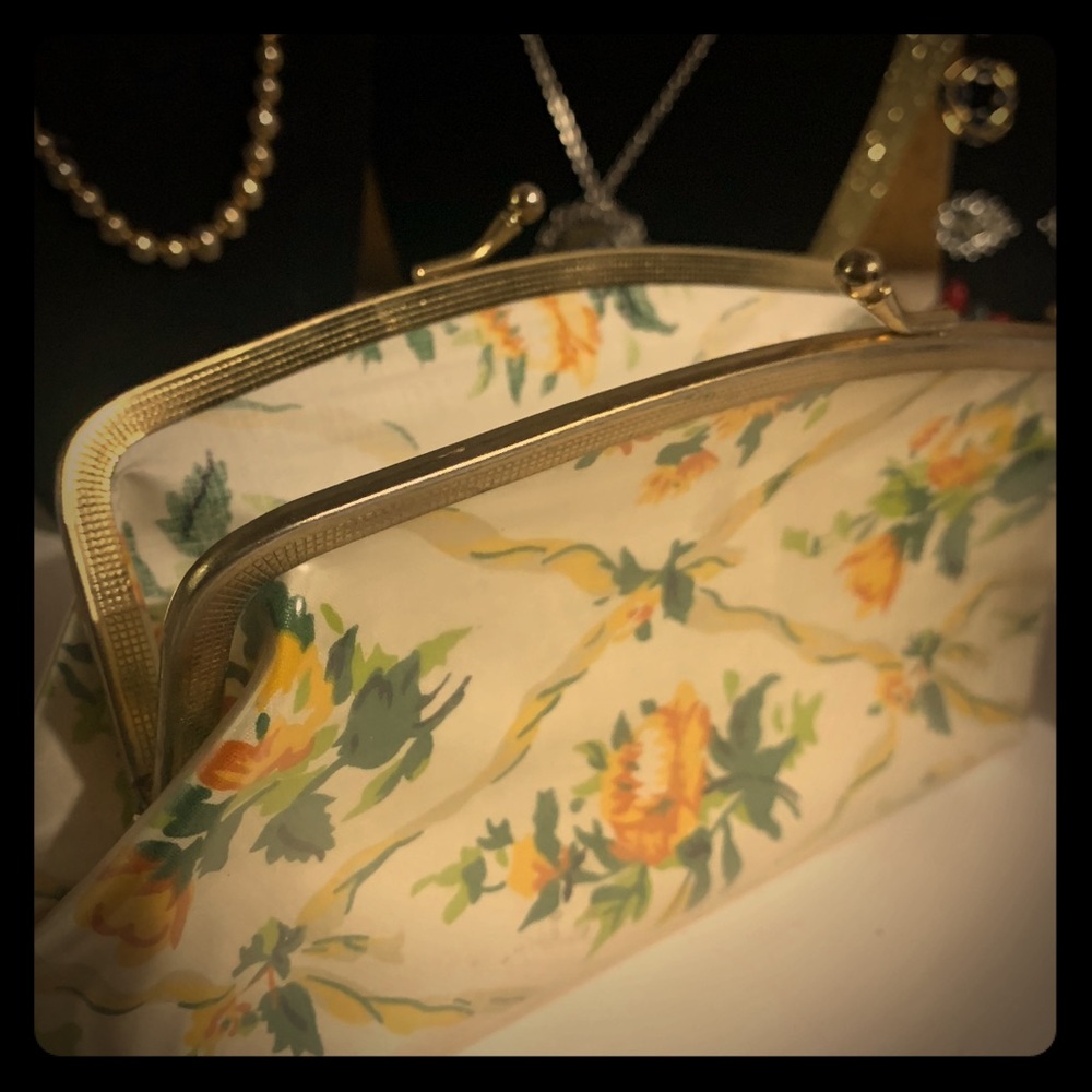 Vintage flower plastic/fabric clutch